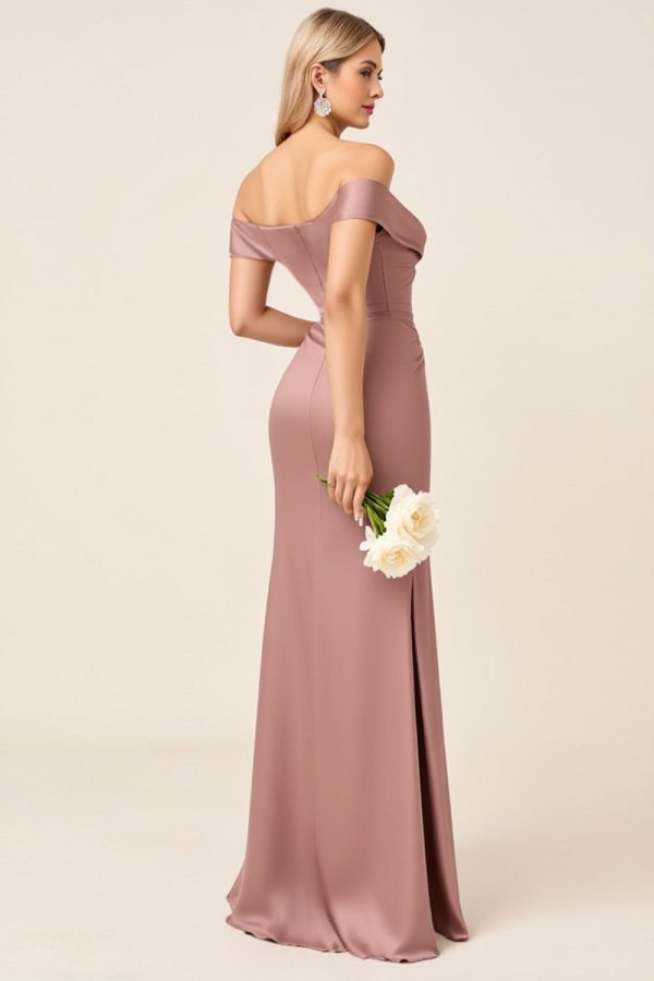 Stoffige Rose Matte Satijn Off The Shoulder Gerimpelde Bruidsmeisjesjurk Jetzt online – Bild 2